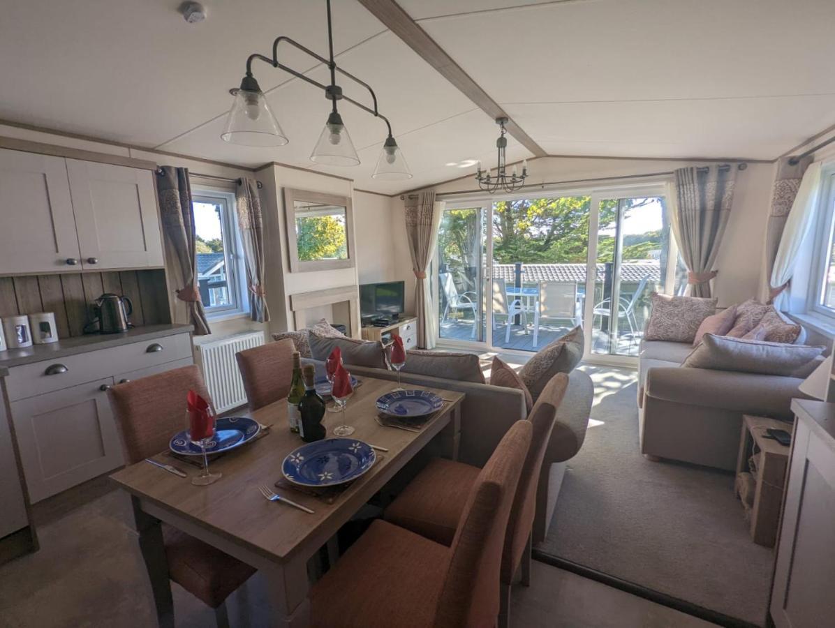 Stunning Luxury Caravan On Edge Of New Forest On Shorefield Country Park Entertainment And Leisure Passes Included Milford on Sea Eksteriør bilde